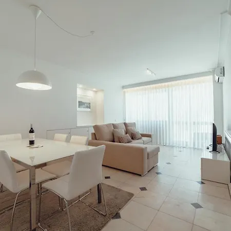 Grand Premium Boavista By Vacationy Porto